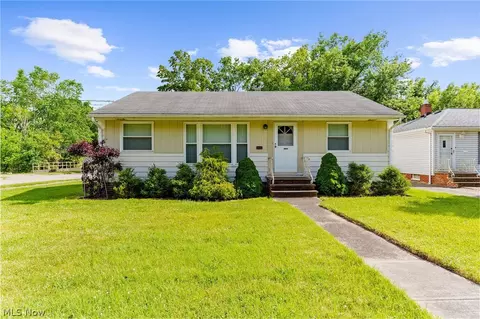11803 W Pleasant Valley Rd, Cleveland, OH 44130