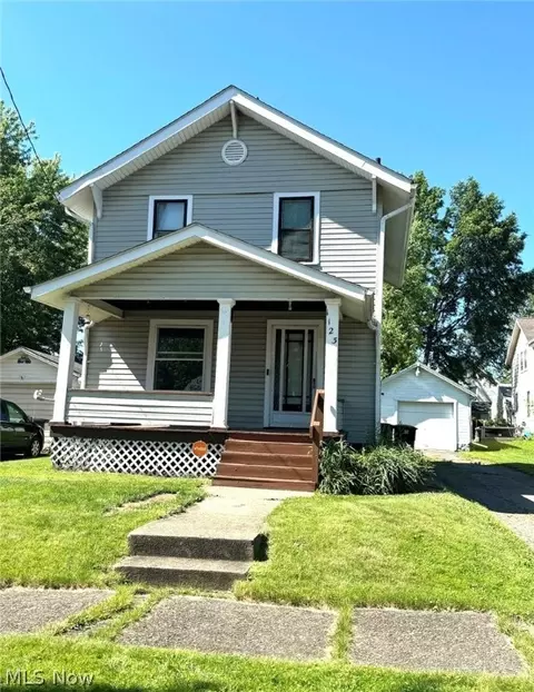 1123 Mckinley St NE, Warren, OH 44483