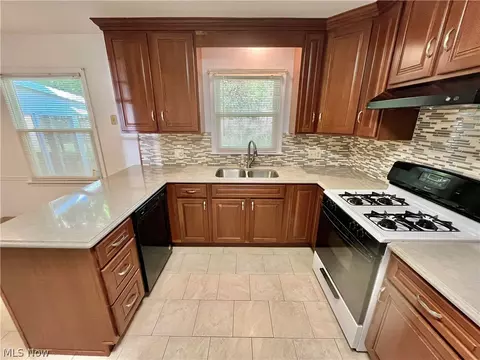 1 Square Circle Dr, Madison, OH 44057 photo 3