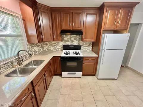 1 Square Circle Dr, Madison, OH 44057 photo 4