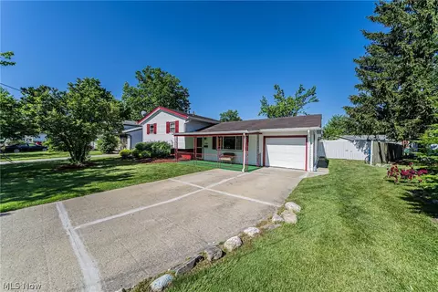 4108 Mohawk Dr, Lorain, OH 44055 photo 2