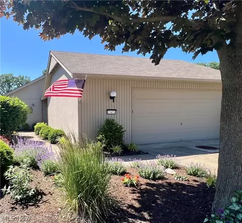 12424 Corinth Ct, Strongsville, OH 44149