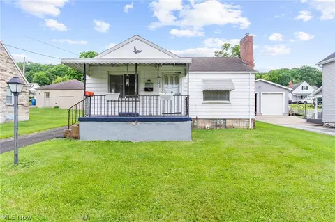 436 W Wood St, Lowellville, OH 44436