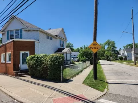 4516 Warner Rd, Cleveland, OH 44105