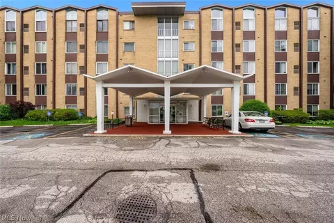 25735 Lorain Rd #318, North Olmsted, OH 44070