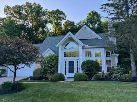 144 Stonebrooke Oval, Chagrin Falls, OH 44022