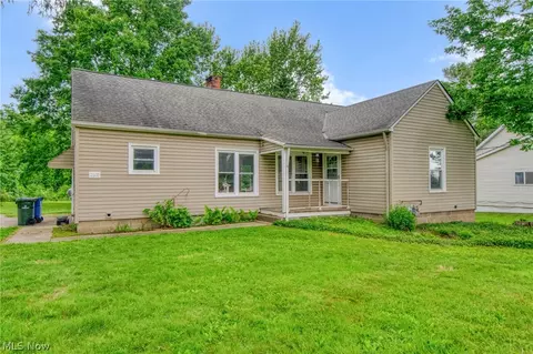 2608 Som Center Rd, Willoughby Hills, OH 44094