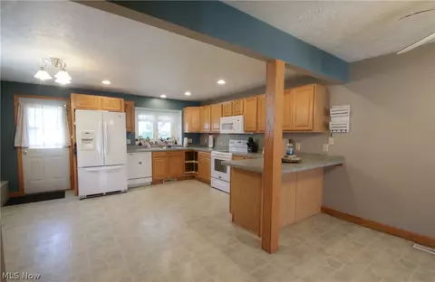 30615 Willowick Dr, Willowick, OH 44095 photo 14