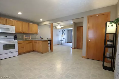 30615 Willowick Dr, Willowick, OH 44095 photo 24