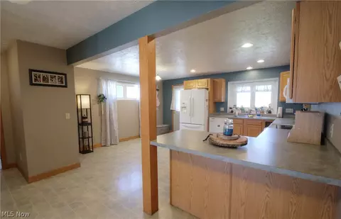 30615 Willowick Dr, Willowick, OH 44095 photo 16
