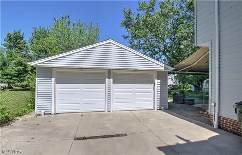 30615 Willowick Dr, Willowick, OH 44095 photo 40