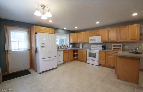 30615 Willowick Dr, Willowick, OH 44095 photo 19