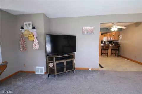 30615 Willowick Dr, Willowick, OH 44095 photo 6
