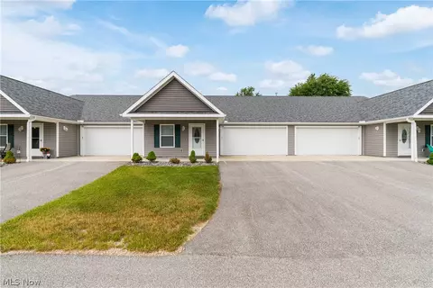 1840 Alexander Dr #202, Geneva, OH 44041