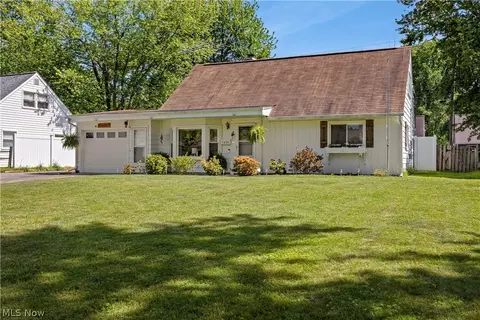 4890 Beachwood Dr, Sheffield Lake, OH 44054