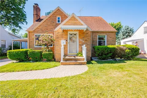 3040 Helen Pl NW, Canton, OH 44708