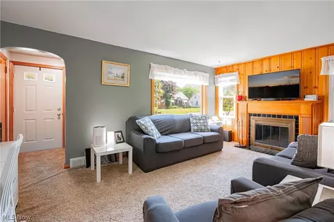 3040 Helen Pl NW, Canton, OH 44708 photo 4