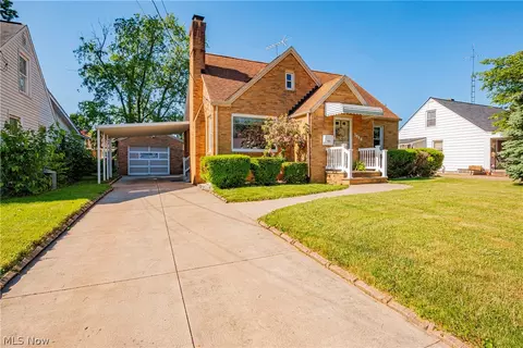 3040 Helen Pl NW, Canton, OH 44708 photo 2