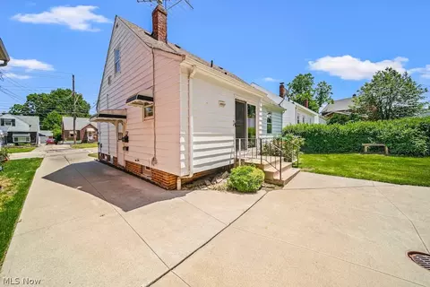 1738 Rockefeller Rd, Wickliffe, OH 44092 photo 4