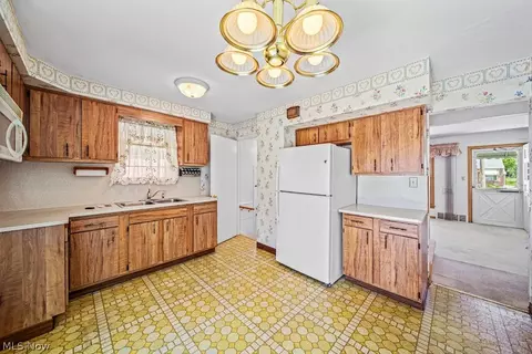 1738 Rockefeller Rd, Wickliffe, OH 44092 photo 11