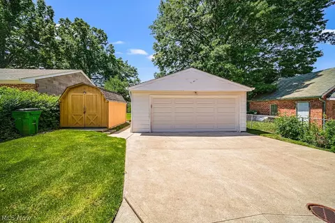 1738 Rockefeller Rd, Wickliffe, OH 44092 photo 6