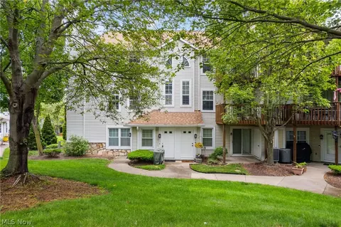 28100 Detroit Rd #D2, Westlake, OH 44145