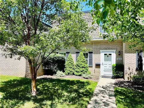 3810 Circlewood Ct, Cleveland, OH 44126