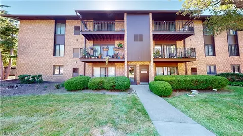 16455 Heather Apt 103 Ln, Middleburg Heights, OH 44130