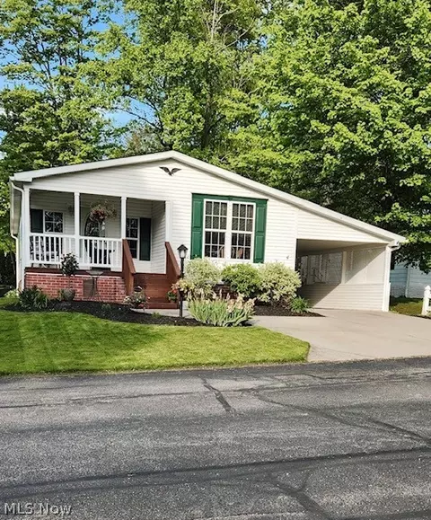 4 Cardinal Dr, Hiram, OH 44234