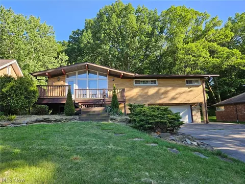 4223 W Ridgewood Dr, Cleveland, OH 44134