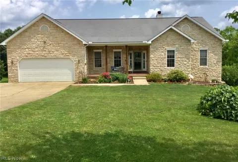 3665 Wayne Ridge Rd, Zanesville, OH 43701
