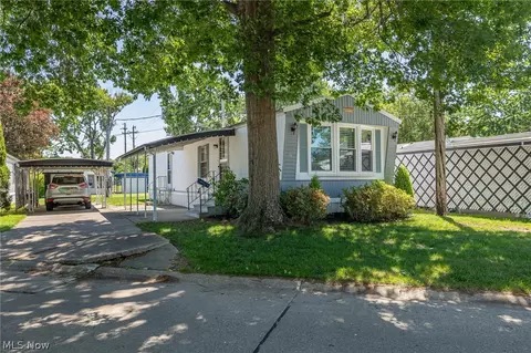 7 Ash Dr, Olmsted Twp, OH 44138