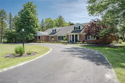 6700 Gates Mills Blvd, Gates Mills, OH 44040