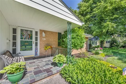 381 Hamilton Cir, Elyria, OH 44035 photo 4