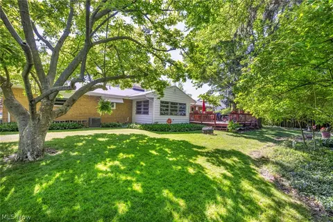 381 Hamilton Cir, Elyria, OH 44035 photo 6