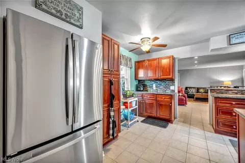 381 Hamilton Cir, Elyria, OH 44035 photo 20