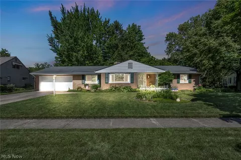 381 Hamilton Cir, Elyria, OH 44035