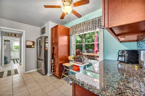 381 Hamilton Cir, Elyria, OH 44035 photo 19