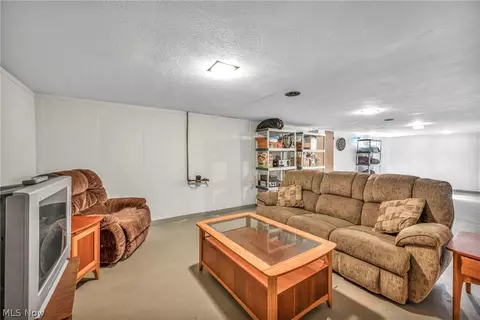 381 Hamilton Cir, Elyria, OH 44035 photo 35