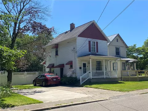 493 W Martin St, East Palestine, OH 44413