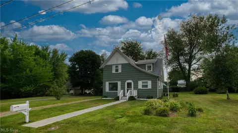 406 Sentator St, Conneaut, OH 44030