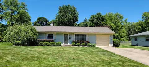 630 Pierce Dr, Youngstown, OH 44511