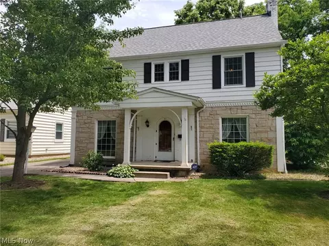 317 Kenilworth Dr, Akron, OH 44313