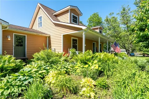 3012 Brouse St NW, Uniontown, OH 44685