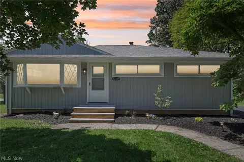 12340 Blazey Trl, Strongsville, OH 44136