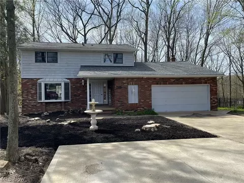 7296 Langerford Dr, Parma, OH 44129