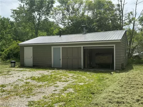 1279 Hyde Oakfield Rd, Bloomfield, OH 44450