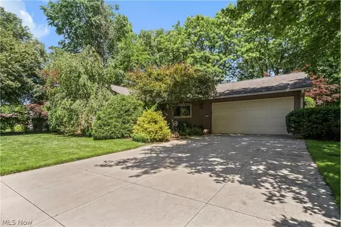 521 Merrimak Dr, Berea, OH 44017