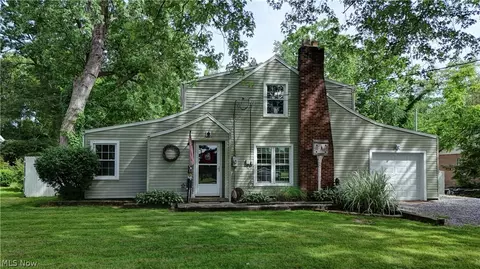 3376 New Zoarville Rd NE, Zoarville, OH 44656