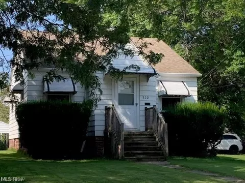 820 E 209th St, Euclid, OH 44119 photo 1